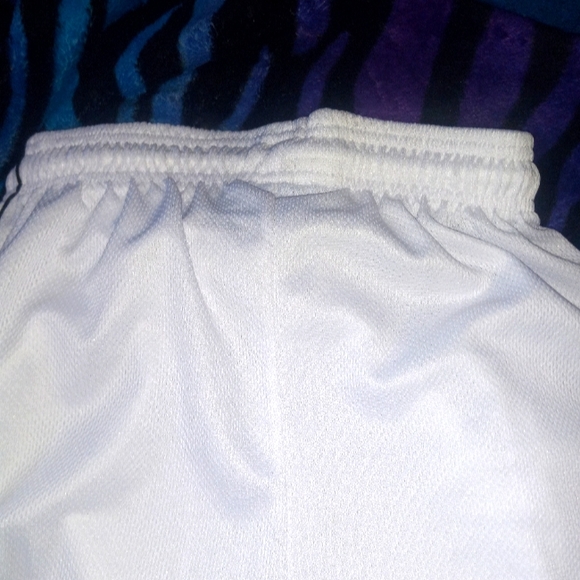 LAST CHANCE SALE ONLY $8 Boys Med White Legend Outfitfitter  Basketball Shorts - Picture 4 of 5